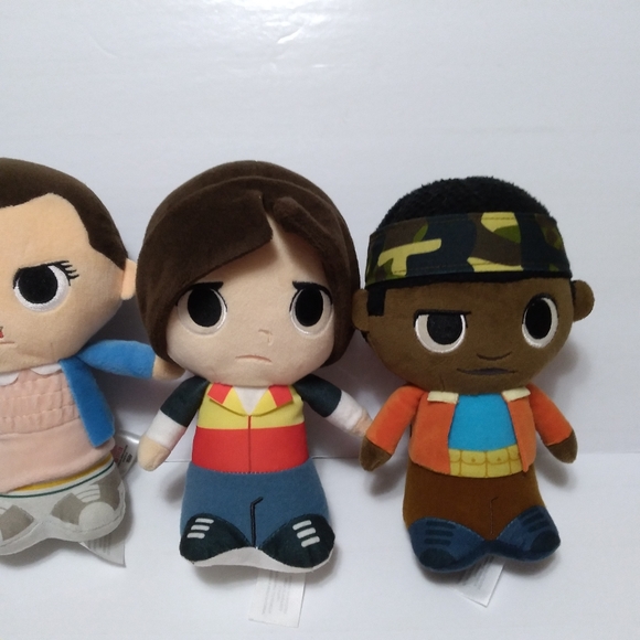 Stranger things Funko plushies - Picture 3 of 3